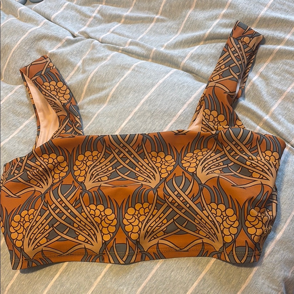 Albion Fit swim top NWOT
